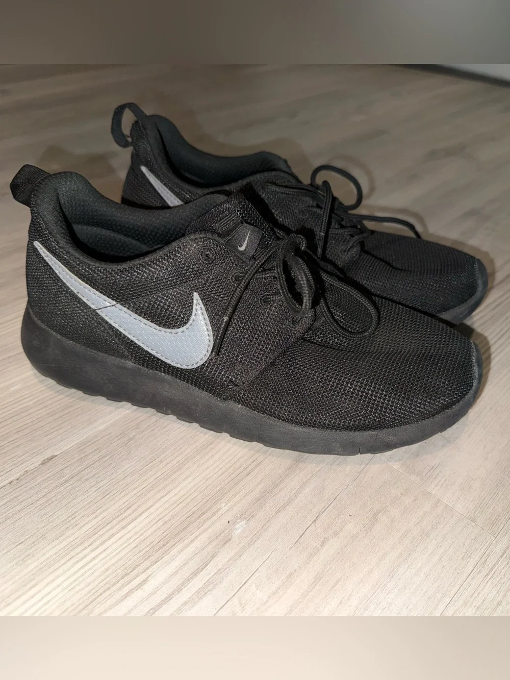 Black Nike Roshe Size 4.5Y
